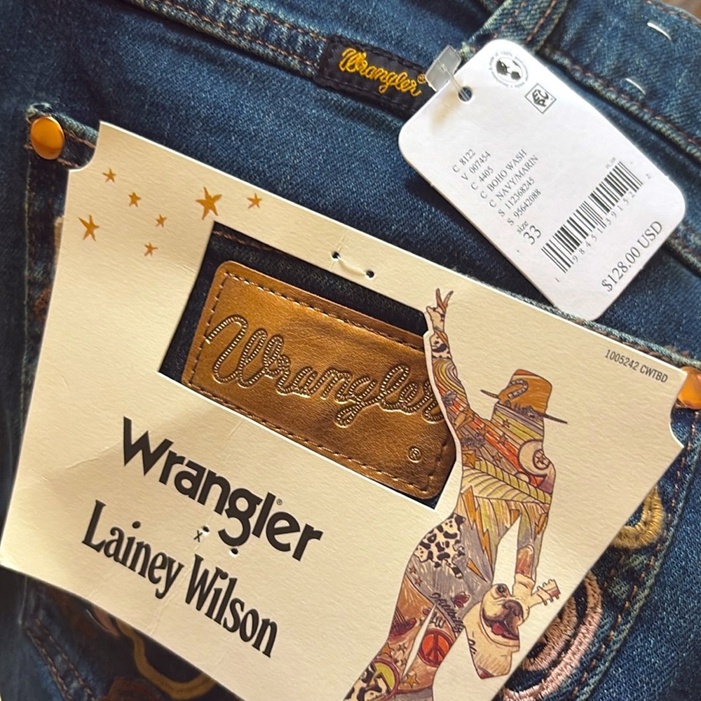 NEW Wrangler x Lainey Wilson Wildflower Embroidered Jeans Bellbottom Flare - Picture 5 of 5